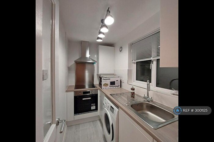 1 Bedroom Flat To Rent In John Silkin Lane, London, SE8