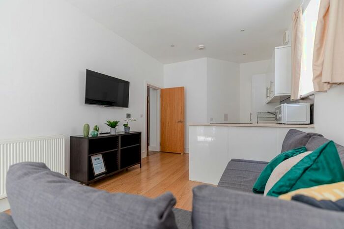 1 Bedroom Flat To Rent In Nevern Place, London, SW5