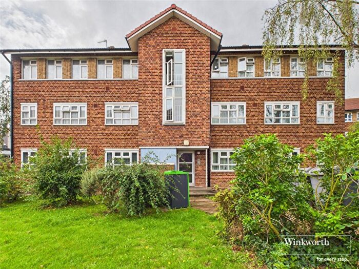 2 Bedroom Apartment For Sale In Mallard Way, London, NW9