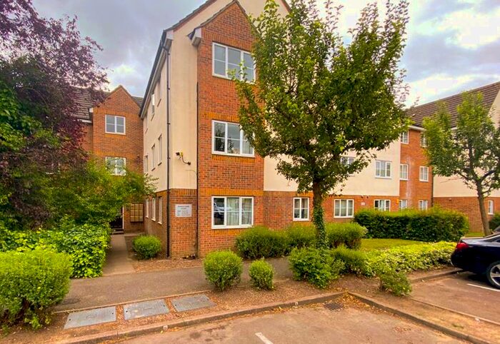 2 Bedroom Flat For Sale In Gisburne Way, Watford, WD24