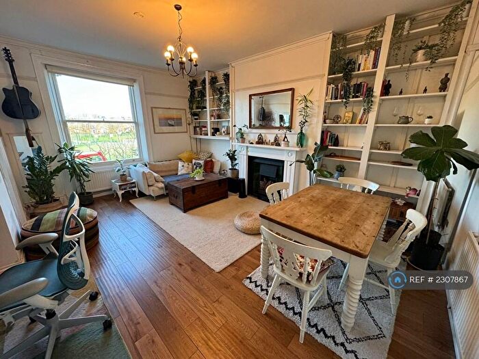 2 Bedroom Flat To Rent In Camden Road, London, NW1