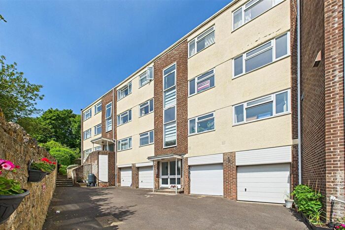 2 Bedroom Flat For Sale In Salthouse Road, Clevedon, BS21