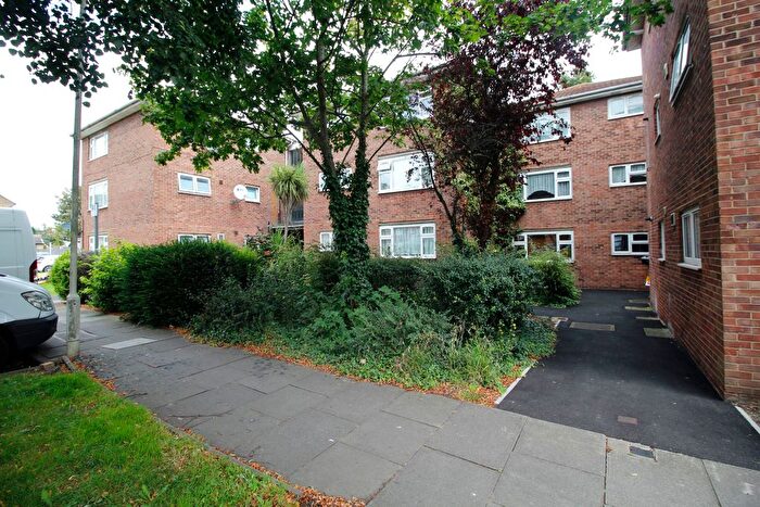 1 Bedroom Flat For Sale In Westbury Road, Barking, IG11