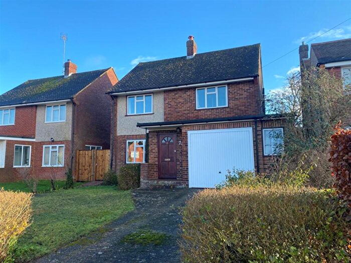 3 Bedroom Detached House For Sale In Norwood Road, Effingham, KT24