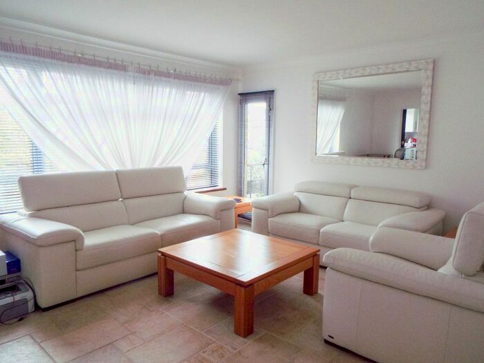 2 Bedroom Flat To Rent In Alma Road, Windsor, SL4