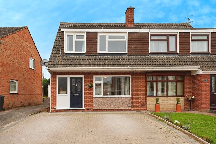 3 Bedroom Semi-detached House For Sale In Ellison Avenue, Worcester, Worcestershire, WR2