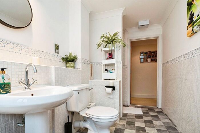1 Bedroom Flat For Sale In Lime Hill Road, Tunbridge Wells, Kent, TN1
