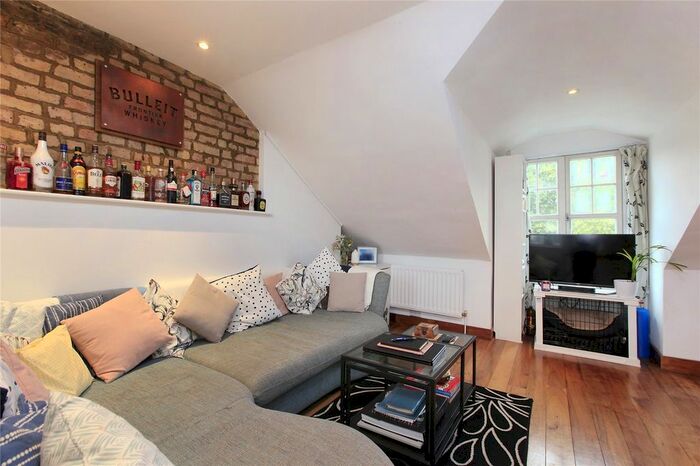 3 Bedroom Flat To Rent In Cavendish Parade, Clapham Common Southside, London, SW4