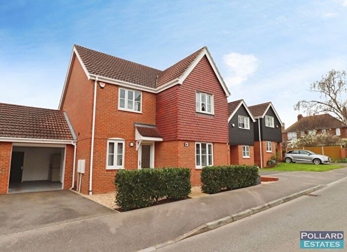 4 Bedroom Link Detached House For Sale In Cranford Close, Rainham, ME8