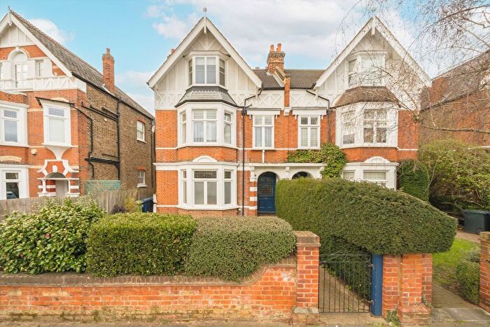 2 Bedroom Flat To Rent In Birch Grove, London, W3