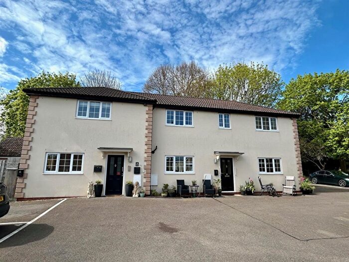 1 Bedroom Flat For Sale In Calne Road, Lyneham, Chippenham, SN15