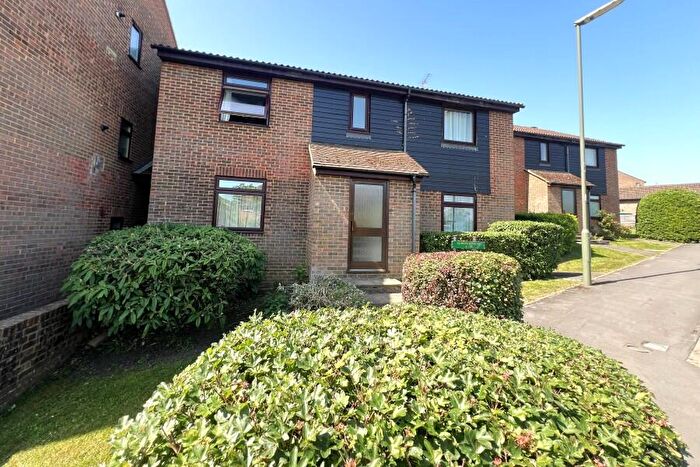 1 Bedroom Apartment To Rent In Kingfisher Drive, Guildford, GU4