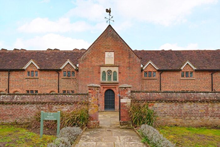 1 Bedroom Flat For Sale In Godalming, Surrey, GU7