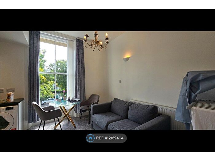 1 Bedroom Flat To Rent In Montpellier Court, Scarborough, YO11