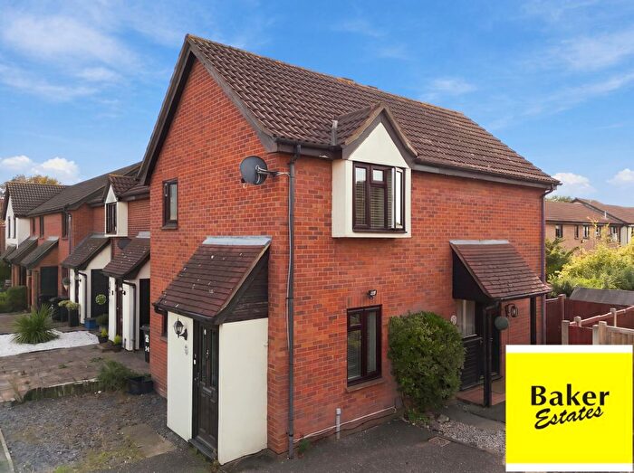 1 Bedroom End Of Terrace House For Sale In Trafford Close, Hainault, IG6