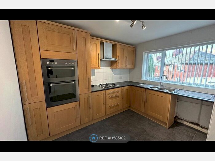 2 Bedroom Flat To Rent In Llwydiarth, Rhosllanerchrugog, Wrexham, LL14