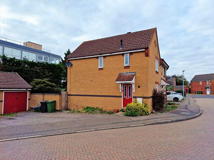 3 Bedroom Semi-Detached House To Rent In Coltsfoot Drive, Peterborough, PE2
