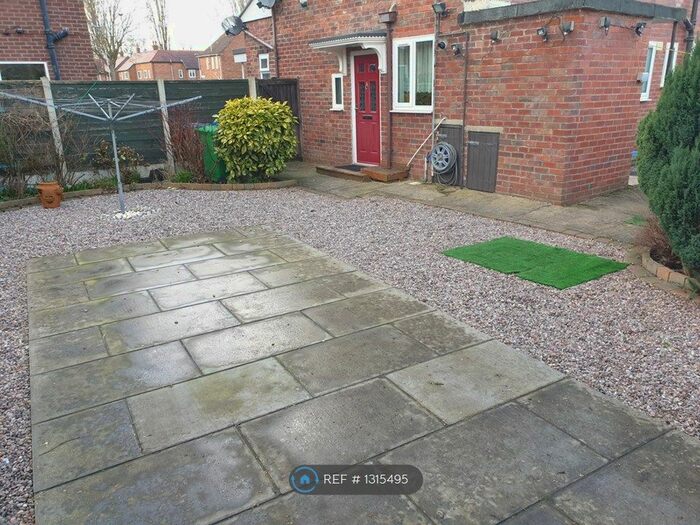 2 Bedroom Flat To Rent In Wythenshawe, Manchester M22