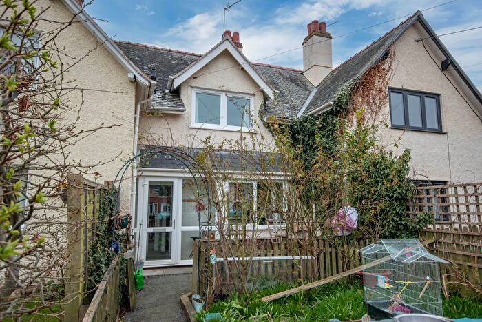 2 Bedroom Semi-Detached House For Sale In Station Road, Weston Rhyn, SY10
