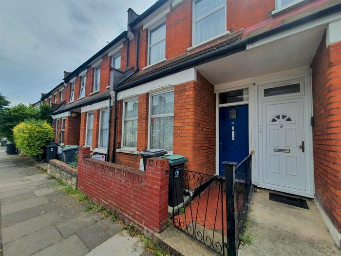 2 Bedroom Property To Rent In Oulton Road, London, N15