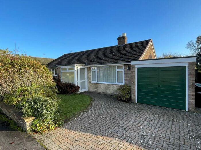 3 Bedroom Detached Bungalow To Rent In Ilex Close, Sonning Common, RG4