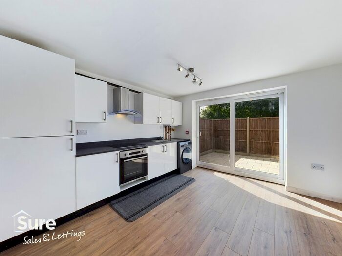 1 Bedroom Flat To Rent In Neptune Drive, Hemel Hempstead, Hertfordshire, HP2