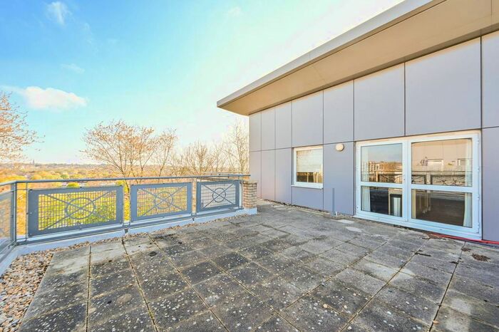 2 Bedroom Flat To Rent In Cline Road, Bounds Green, London, N11