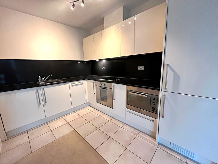 2 Bedroom Flat To Rent In Centenary Plaza, Birmingham, B1