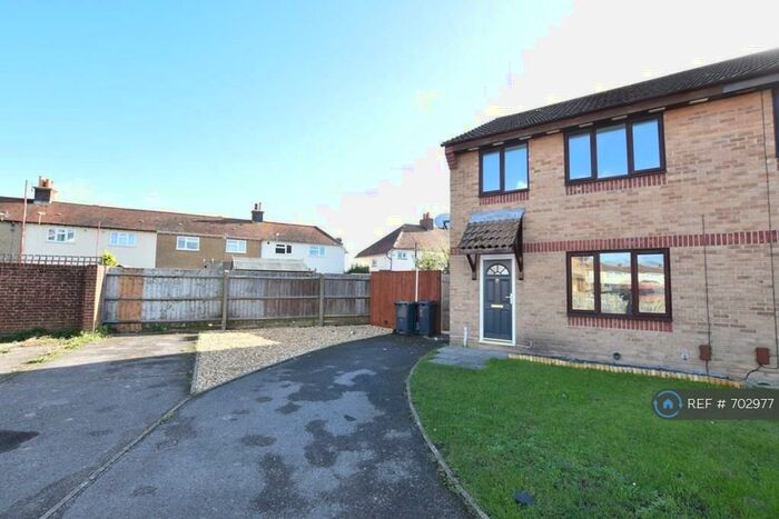 3 Bedroom Semi-Detached House To Rent In Rogers Close, Gosport, PO12