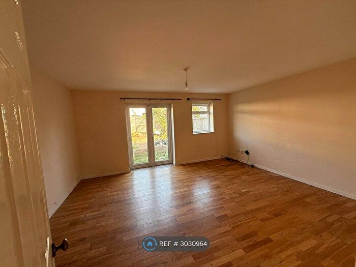 4 Bedroom Terraced House To Rent In Redbridge, Milton Keynes, MK14