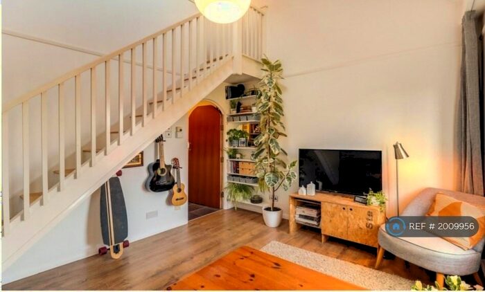 1 Bedroom Flat To Rent In Hodgson Gardens, Guildford, GU4