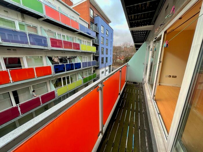 2 Bedroom Apartment To Rent In Concord Street, Leeds, LS2