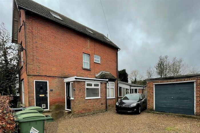 1 Bedroom Flat To Rent In Station Road, Staplehurst, Tonbridge, TN12