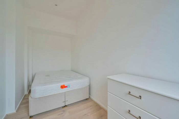 Studio To Rent In Station Road, Finchley, London, N3