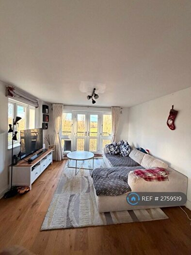 2 Bedroom Flat To Rent In Luscinia View, Reading, RG1