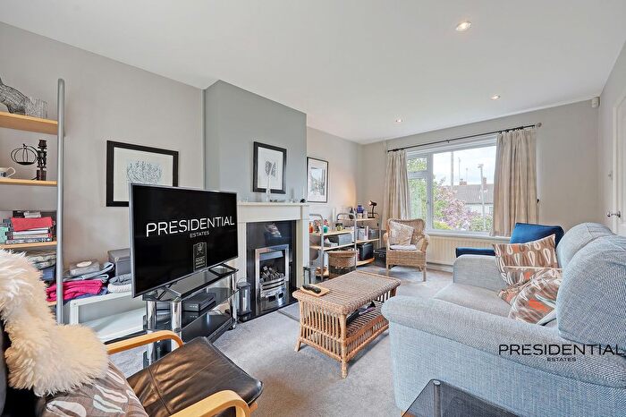 4 Bedroom Detached House For Sale In Marjorams Avenue, Loughton, IG10