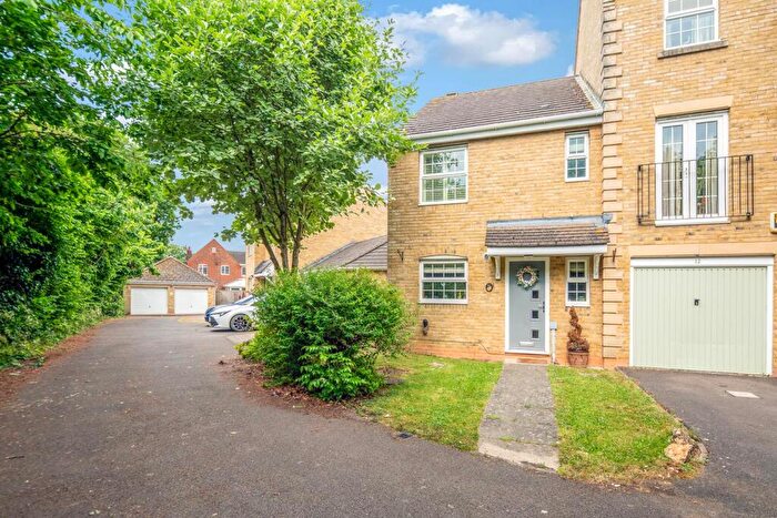 3 Bedroom House To Rent In Stonecrop Leyes, Bicester, OX26