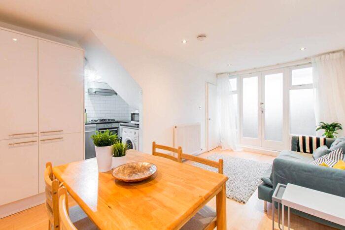 2 Bedroom Maisonette To Rent In Kimberley Gardens, Harringay, London, N4