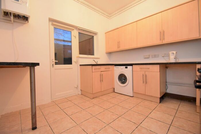 2 Bedroom Flat To Rent In St. Peters Grove, Southsea, PO5