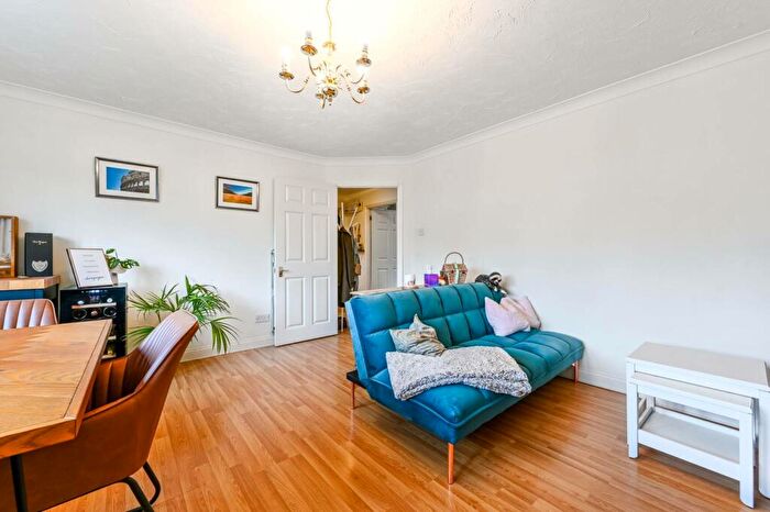 2 Bedroom Flat To Rent In Green Lanes, Finsbury Park, London, N4