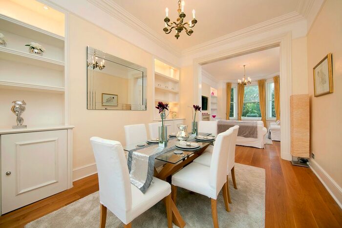 3 Bedroom Flat To Rent In Richmond Hill, Richmond, TW10