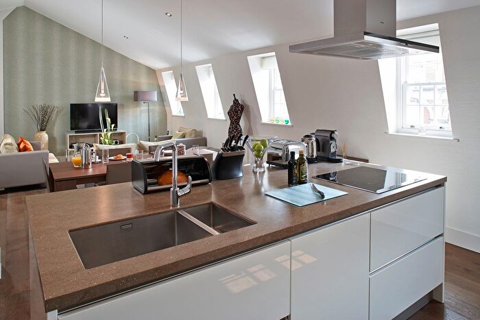 3 Bedroom Flat To Rent In Brompton Rd, London, SW7