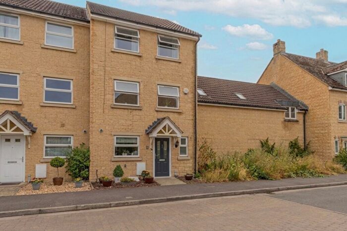 4 Bedroom Semi-Detached House For Sale In Avenue De Gien, Malmesbury, SN16
