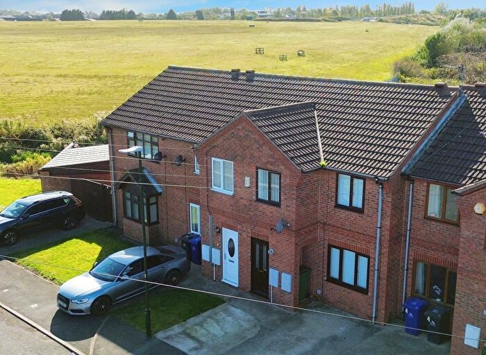 3 Bedroom Terraced House For Sale In Haven Gardens, Grimsby, DN31