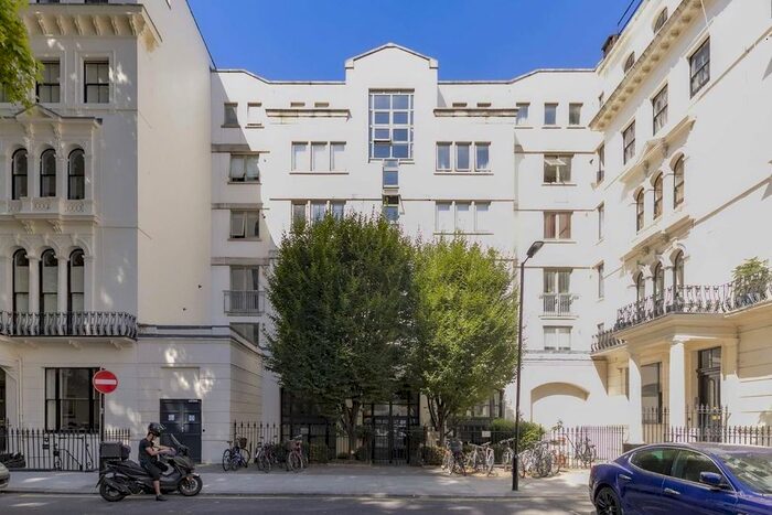 1 Bedroom Flat To Rent In Kensington Gardens Square, London, W2