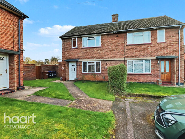 3 Bedroom Semi Detached House For Sale In Eastern Way, Letchworth Garden City, SG6