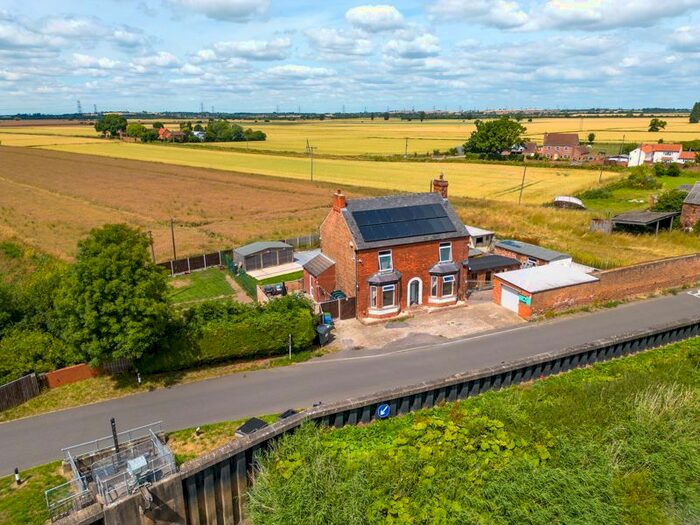 3 Bedroom Detached House For Sale In Heckdyke, Doncaster, DN10