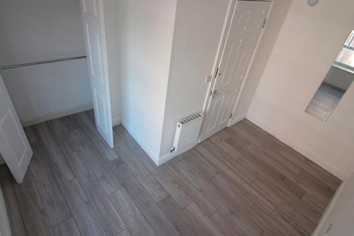 2 Bedroom Flat To Rent In - West Street - Available Now, S1