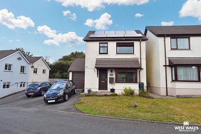 3 Bedroom Detached House For Sale In Twopenny Hay Close, Pembroke, SA71