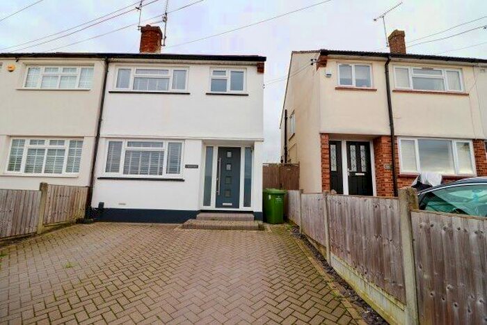 3 Bedroom Semi-Detached House To Rent In High Road, Basildon, SS15